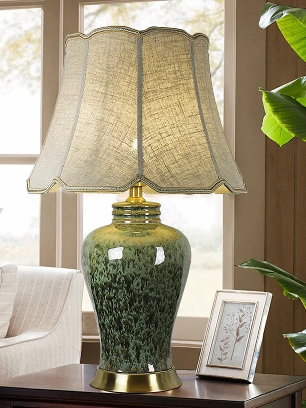 Exquisite table lamp