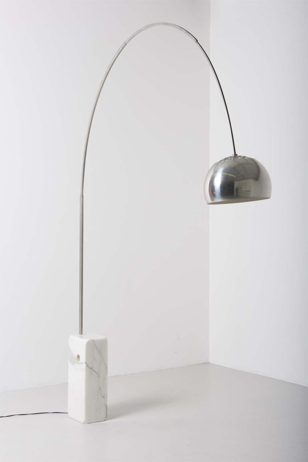 floor-standing lamp