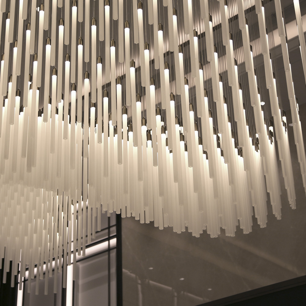 Высококачественная установка современного художественного освещения в вестибюле отеля