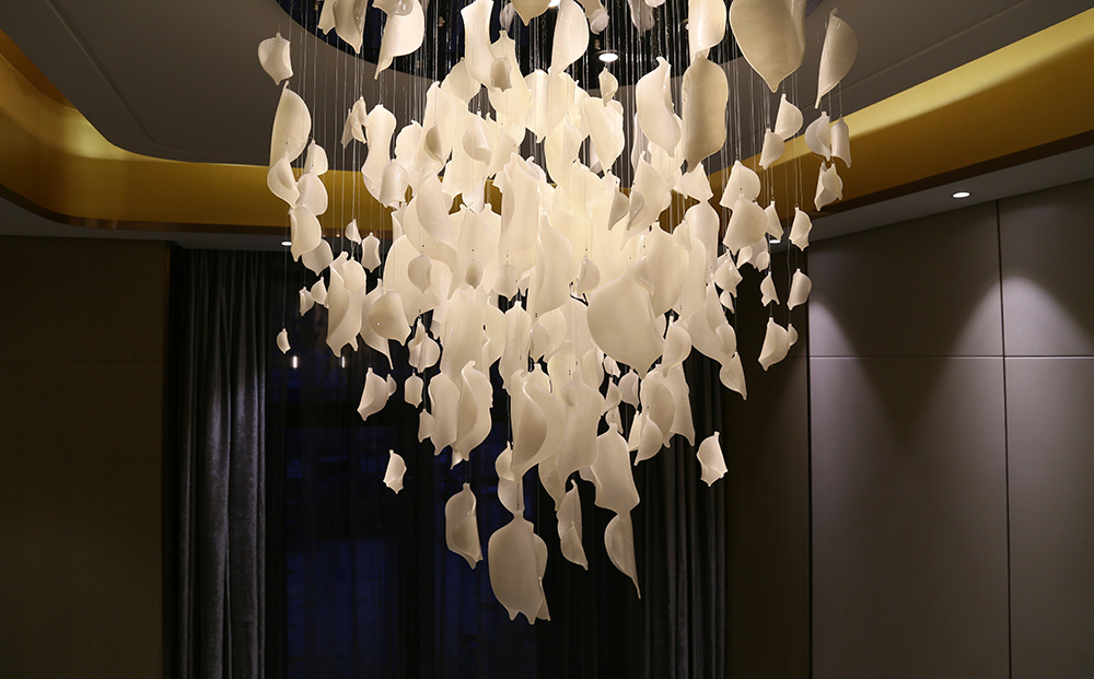 pendant lights and chandeliers