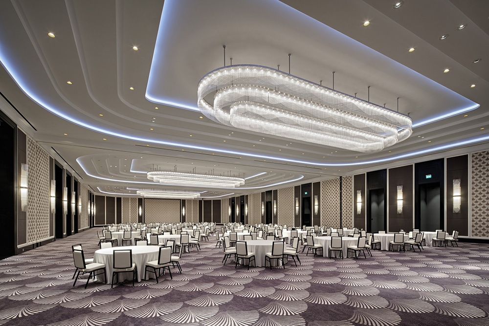chandeliers for wedding decor
