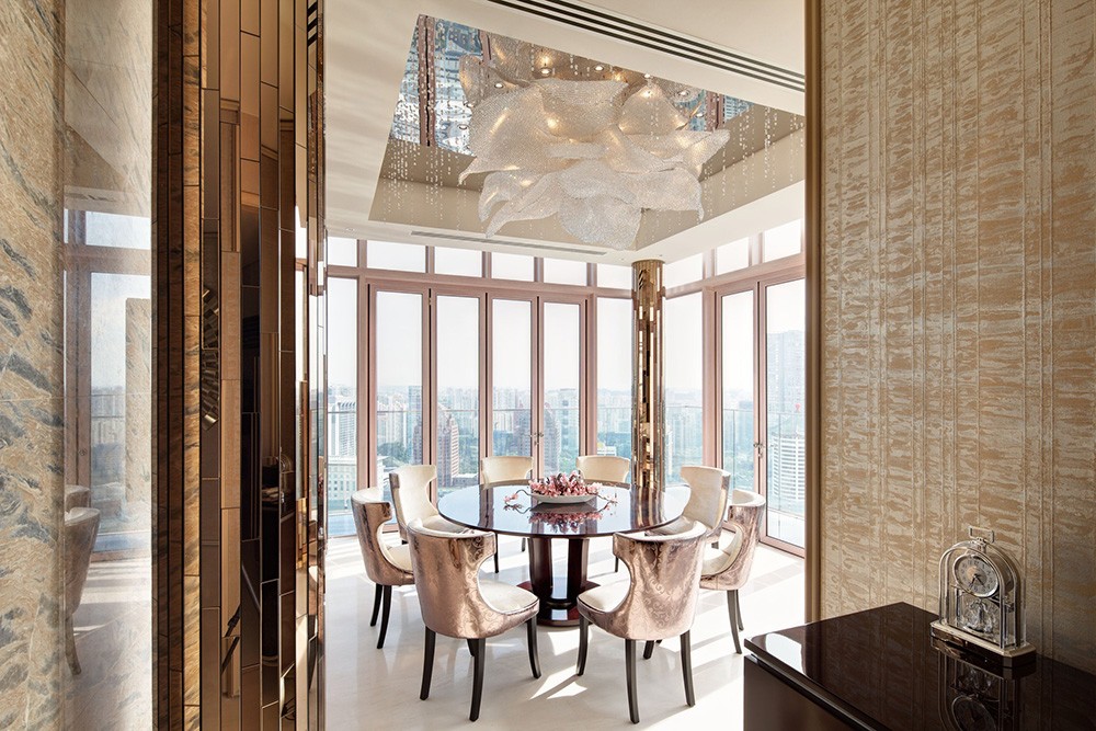 pendant lights and chandeliers