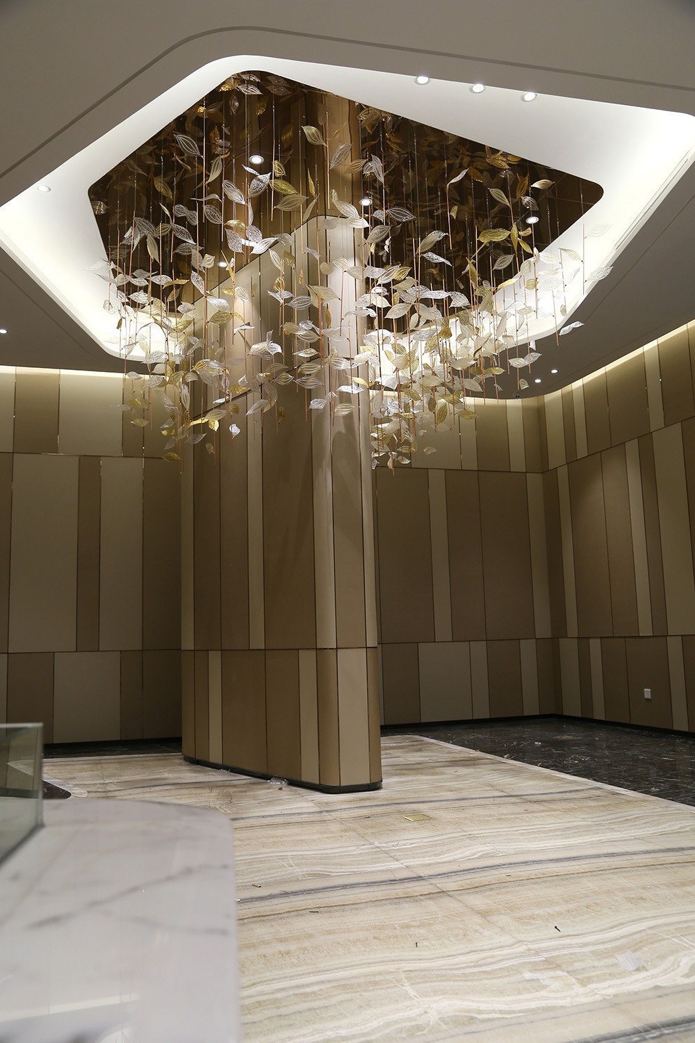 chandeliers and pendant lights
