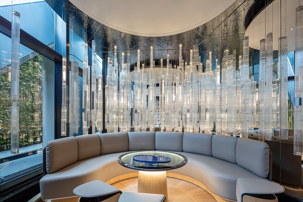 chandeliers and pendant lights