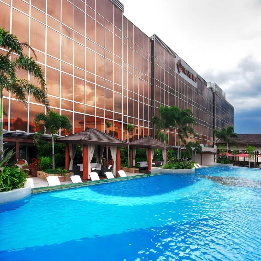 Hand-woven chandeliers in five-star hotels in the Philippines