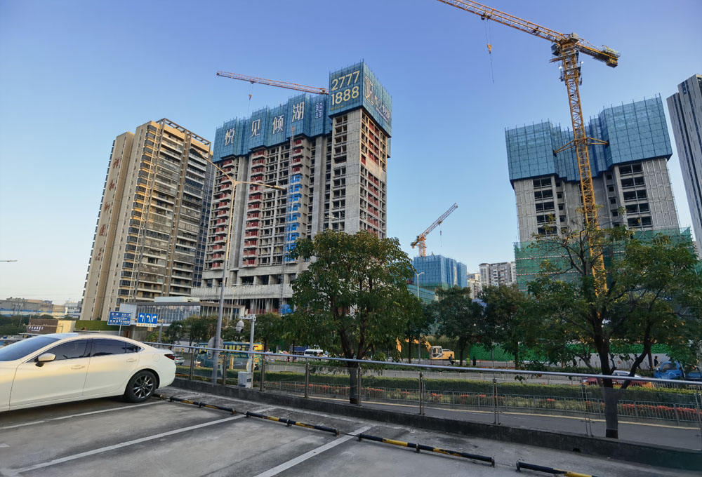 Adjustable wall lamp