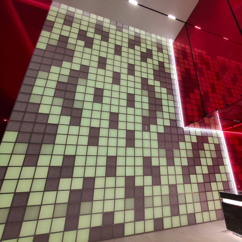 Adjustable wall lamp