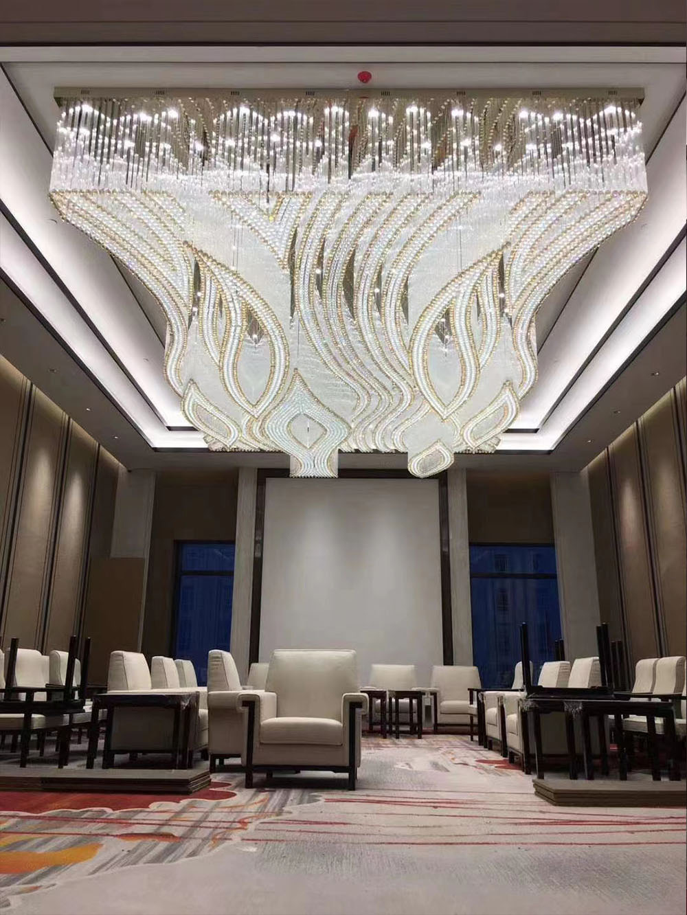 chandeliers and pendant lights