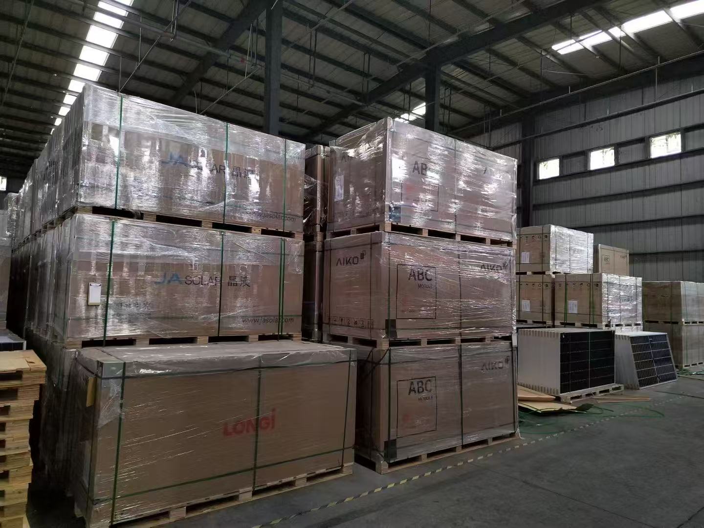 Tier-1 Solar Panel Warehouse Stock