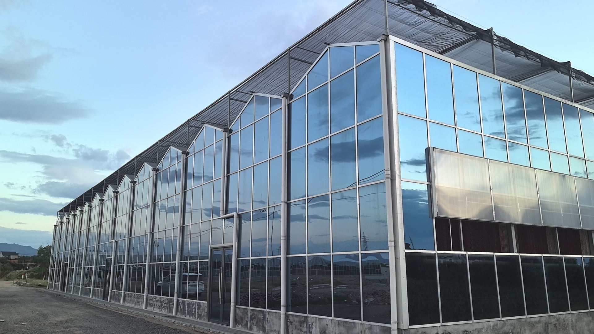Characteristics of the Ventilation System for Semi-Enclosed Intelligent Greenhouse Buildings