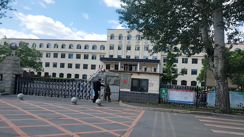 学校.jpg 学校.jpg