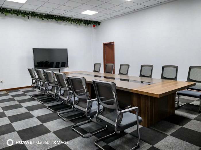 会议室.jpg 会议室.jpg