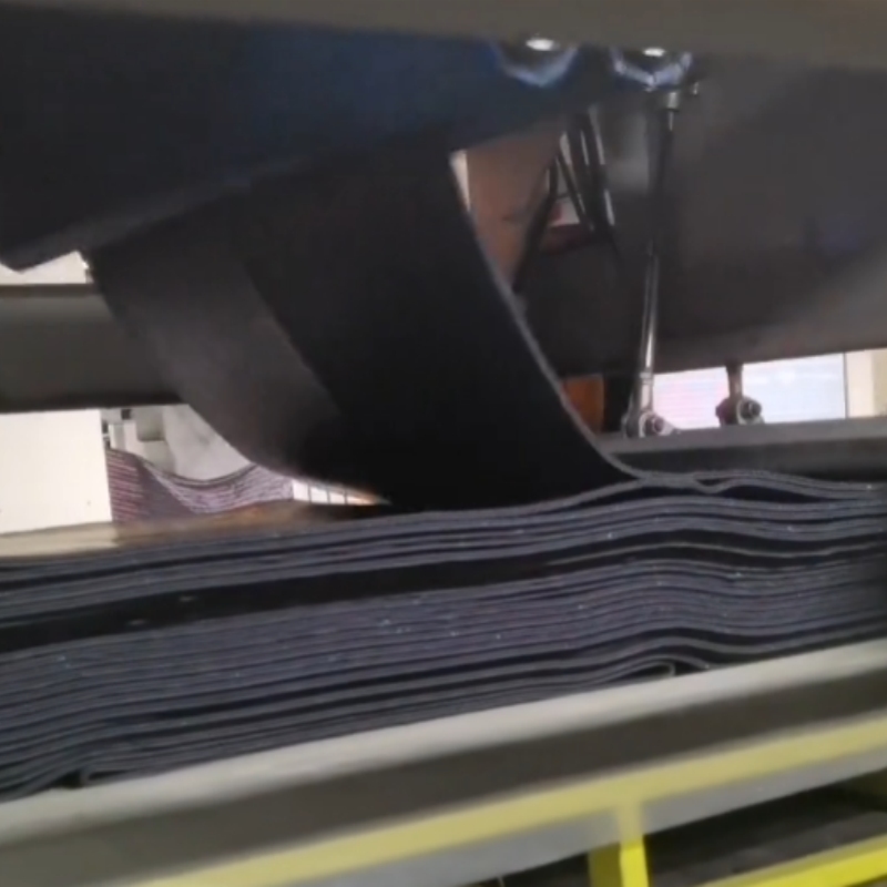 Ditch the drawbacks of dusty powder and soap solutions – choose Model 8092 rubber release agent for your rubber mixing process