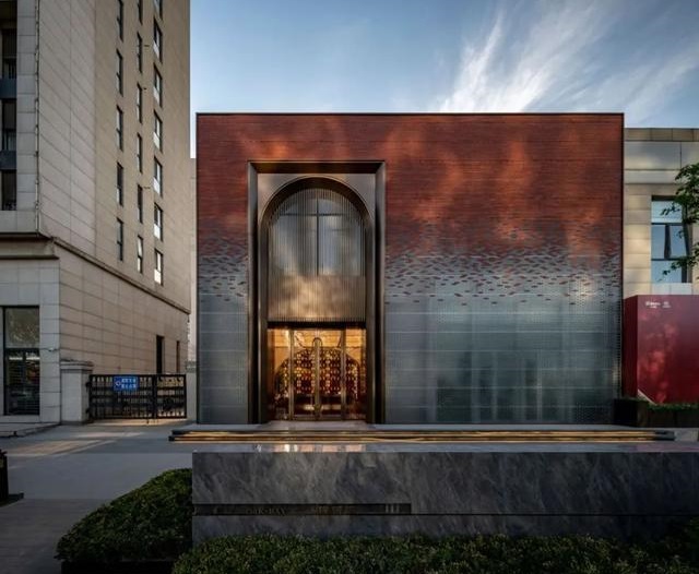 Acrylic's perfect combination of light and shadow and architectural structural application