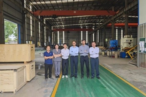 Guests from Middle Easter came to HLJT for visiting