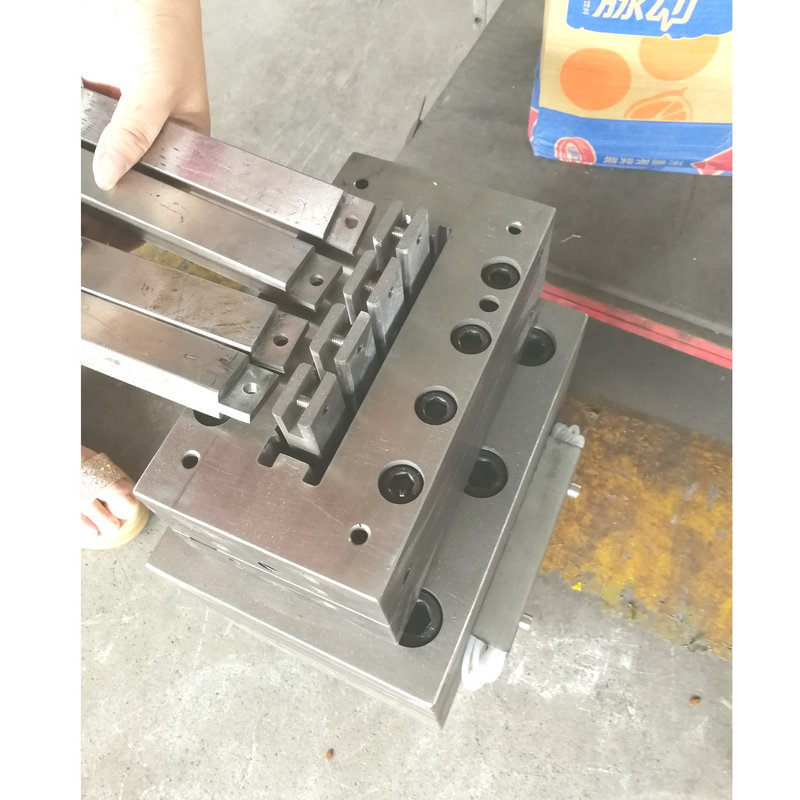 new design customized embossing WPC decking extrusion mould wood plastic profile extruder machine extrusion die with embossing