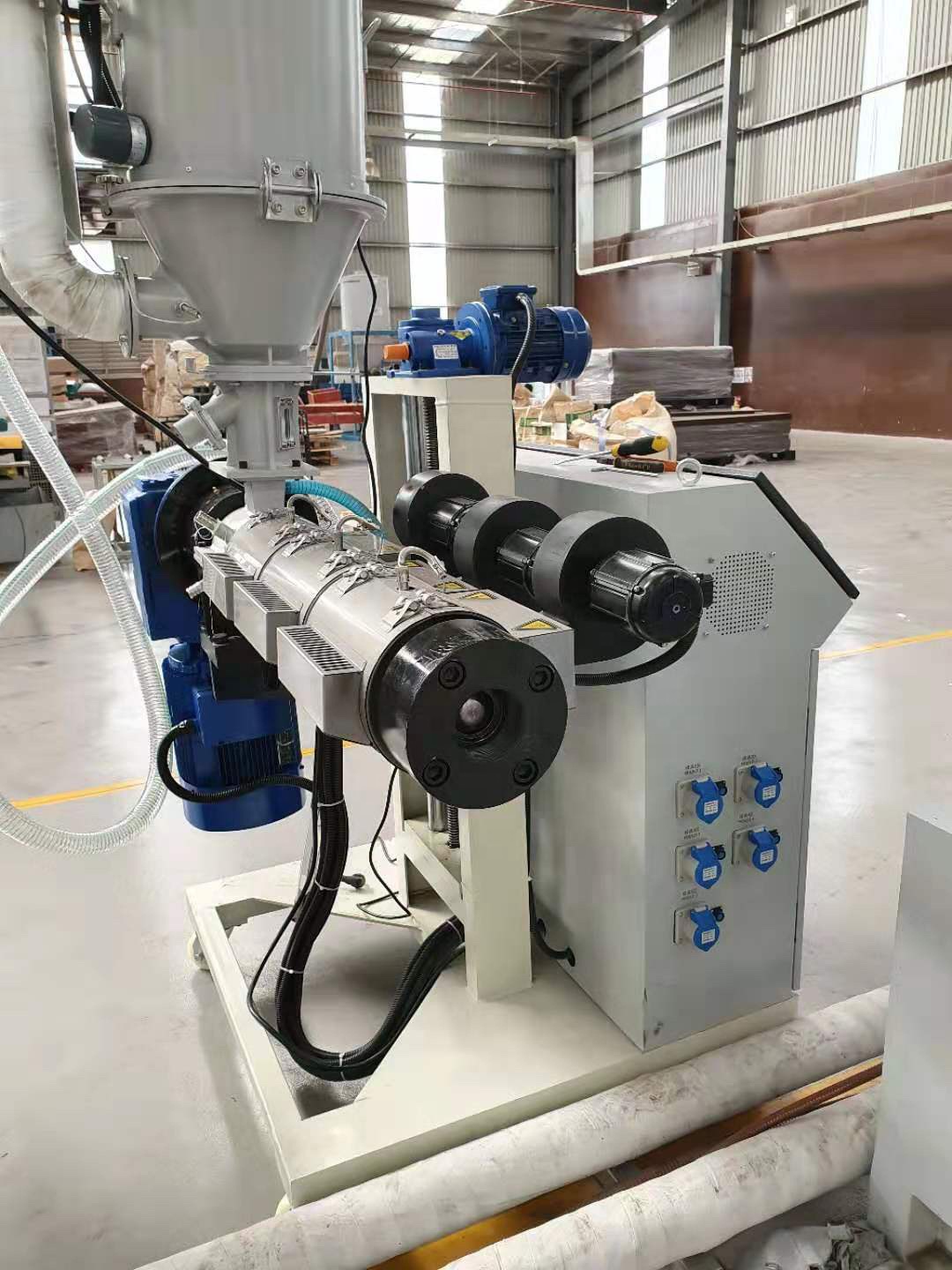 special co-extruder for WPC capped profile making extrusion machine