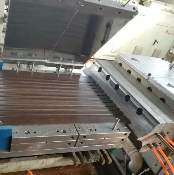 new design WPC step board extrusion mould / high quality extrusion mould / composite decking