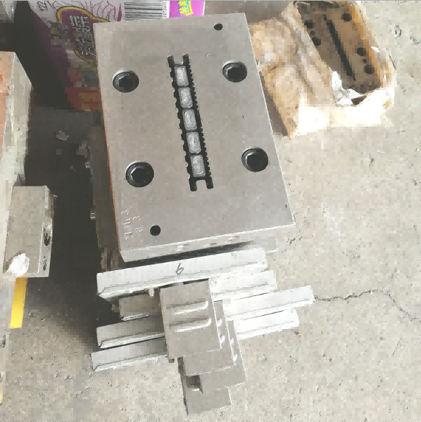 PE based WPC extrusion mould /extrusion tool for plastic wood pergola /HDPE extrusion mold made in Hubei