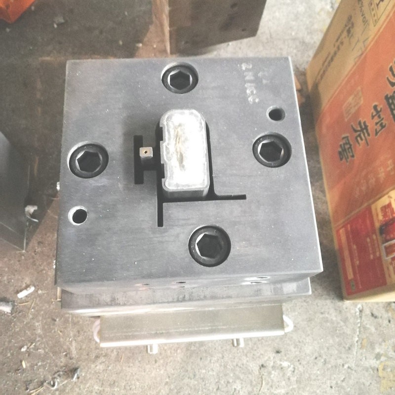 WPC composite beam extrusion mold