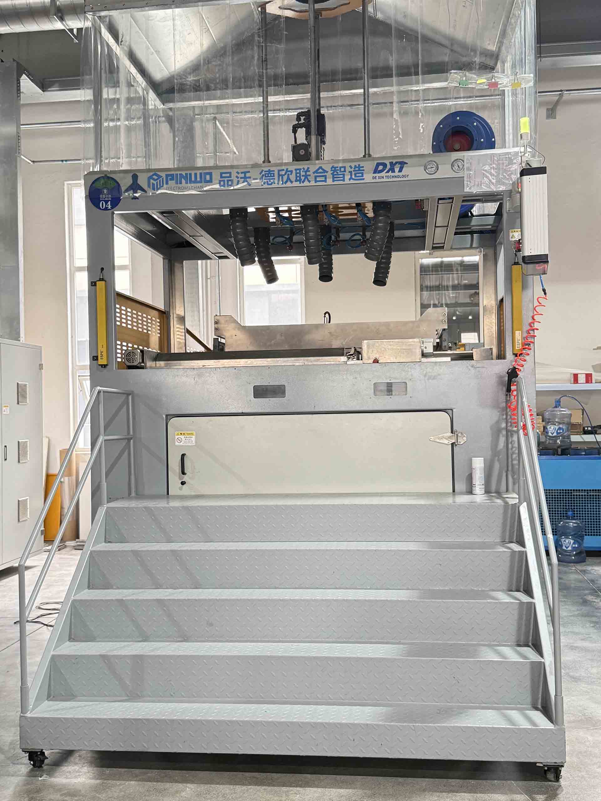 vacuum thermoforming machine (2).jpg vacuum thermoforming machine (2).jpg