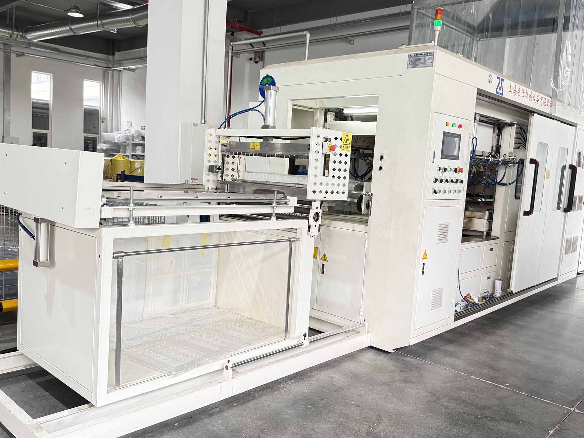 vacuum thermoforming machine3-2.jpg vacuum thermoforming machine3-2.jpg