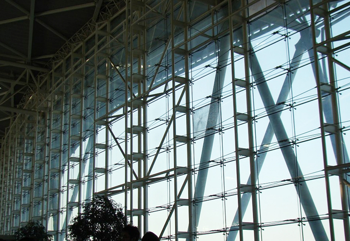 Point supported glass curtain wall