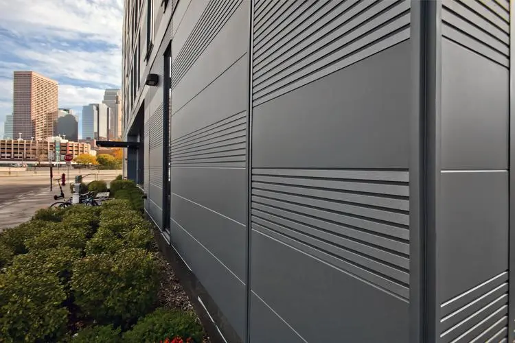Metal curtain wall