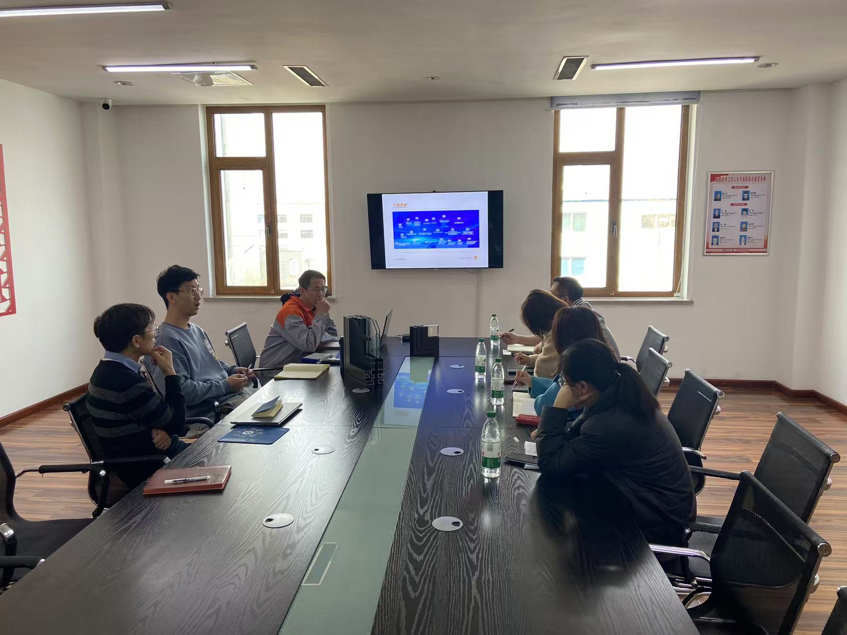 A delegation from a South Korean construction company visited Liaoning Etaifeng Windoor Co., Ltd. to discuss deepening cooperation