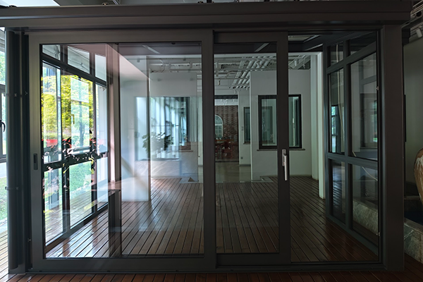 Angkat Pintu Gelongsor