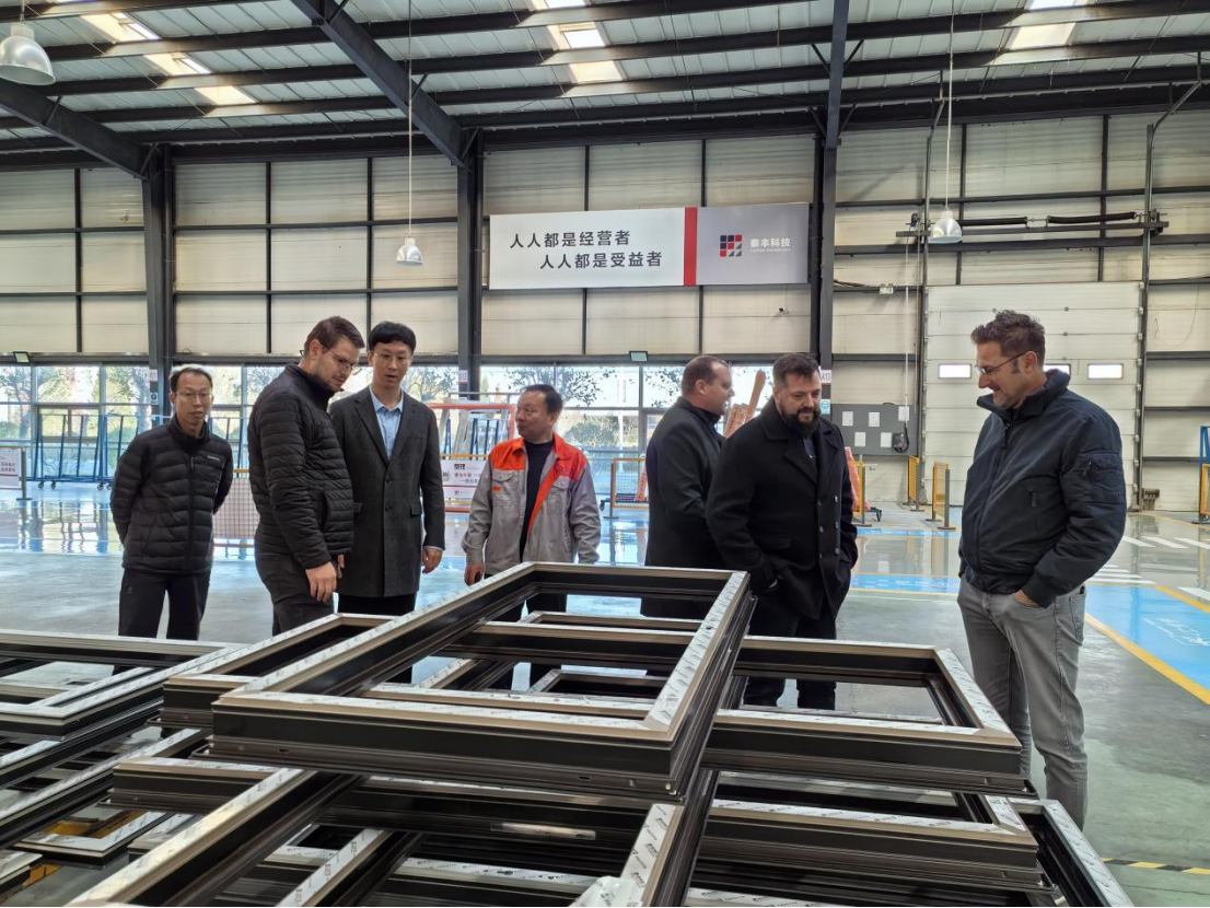 Aluminum exterior casement window Aluminum exterior casement window