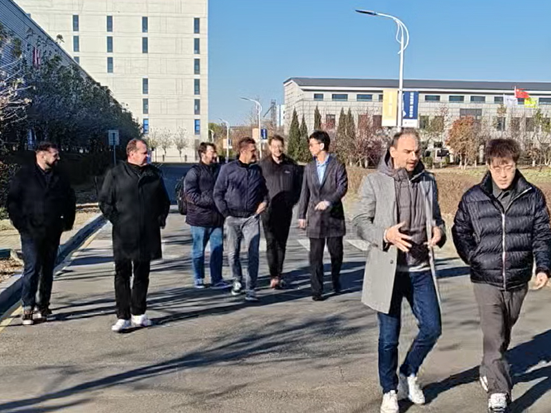 قام عملاء إسبان بزيارة مصنع إيتايفنغ مرة أخرى