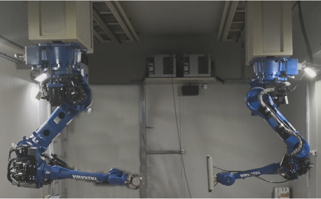 Dual robot arms 3D CT scan system for large parts