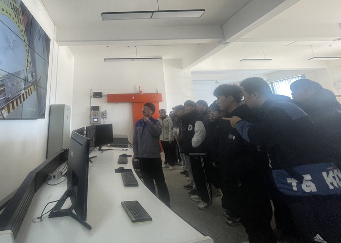 Light of science and technology illuminates the future -Liaodong University Graduating Students visited RAYSOV Dandong base
