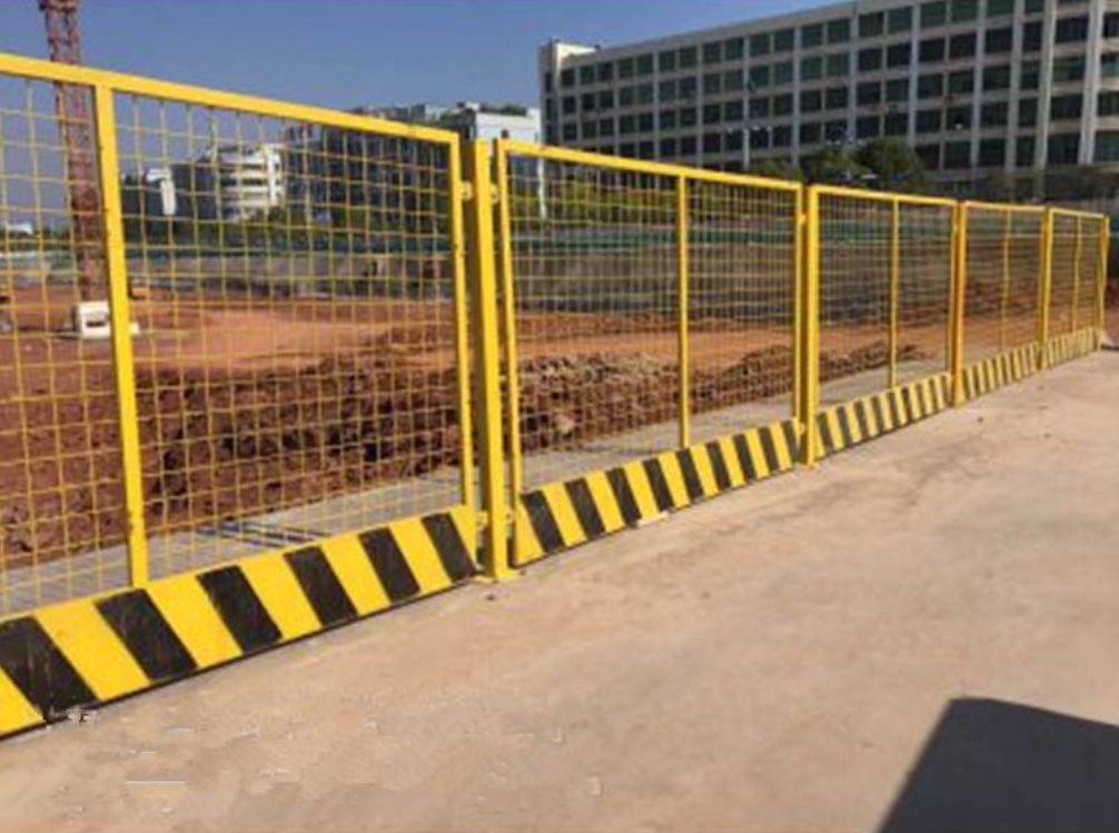 Engineering Case of Yellow Construction Fencing