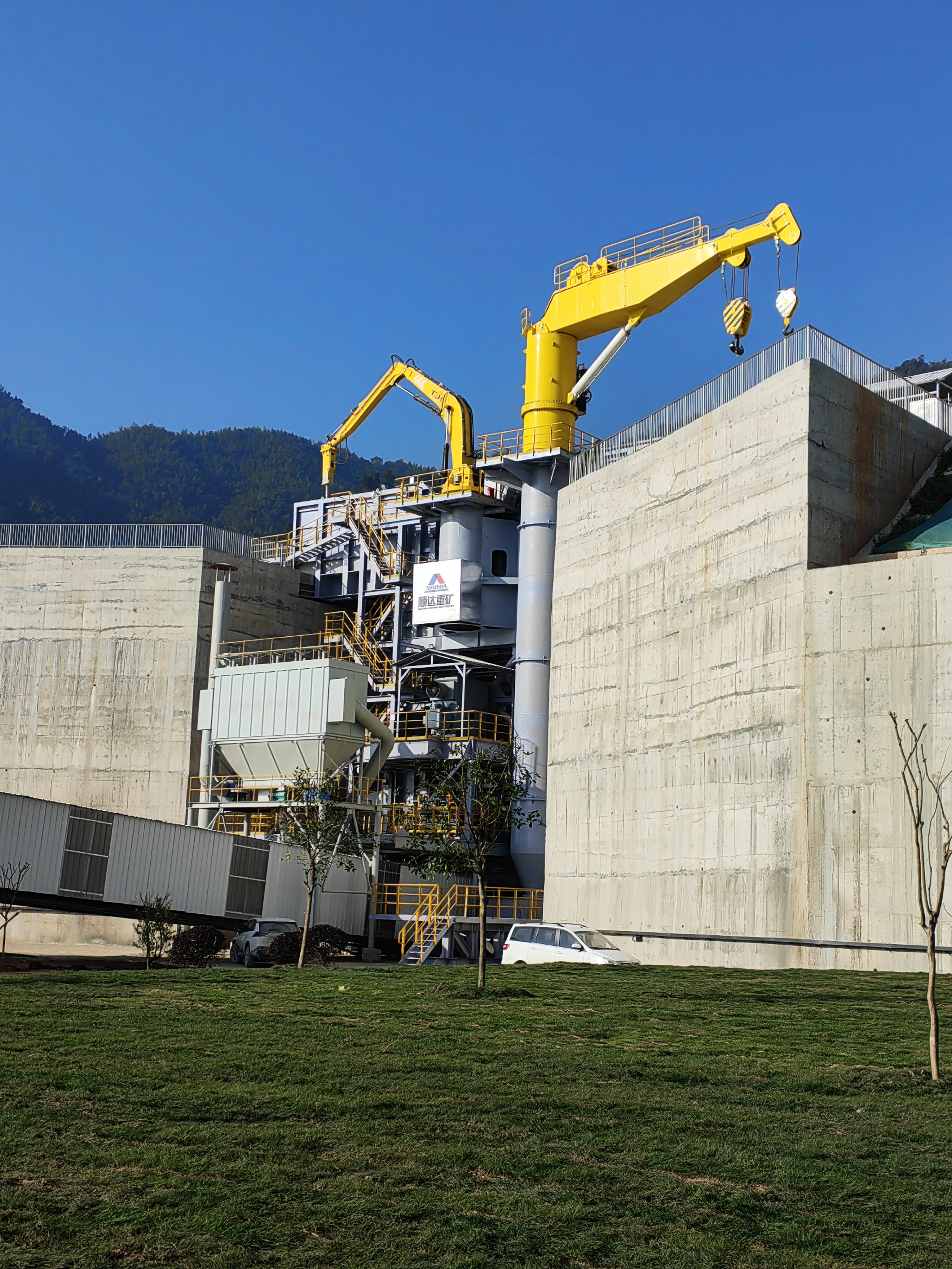 Semi Mobile Crushing Station