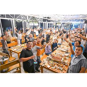 Huading held a half-year summary meeting