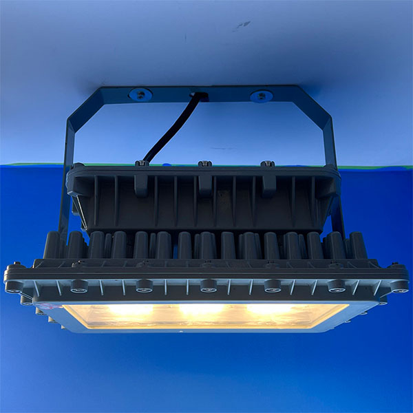 Depoimento do cliente: Desempenho excepcional das soluções de iluminação com certificação ATEX da Huading em uma instalação mexicana de petróleo e gás (benefício: reconhecimento do serviço e da qualidade da empresa)