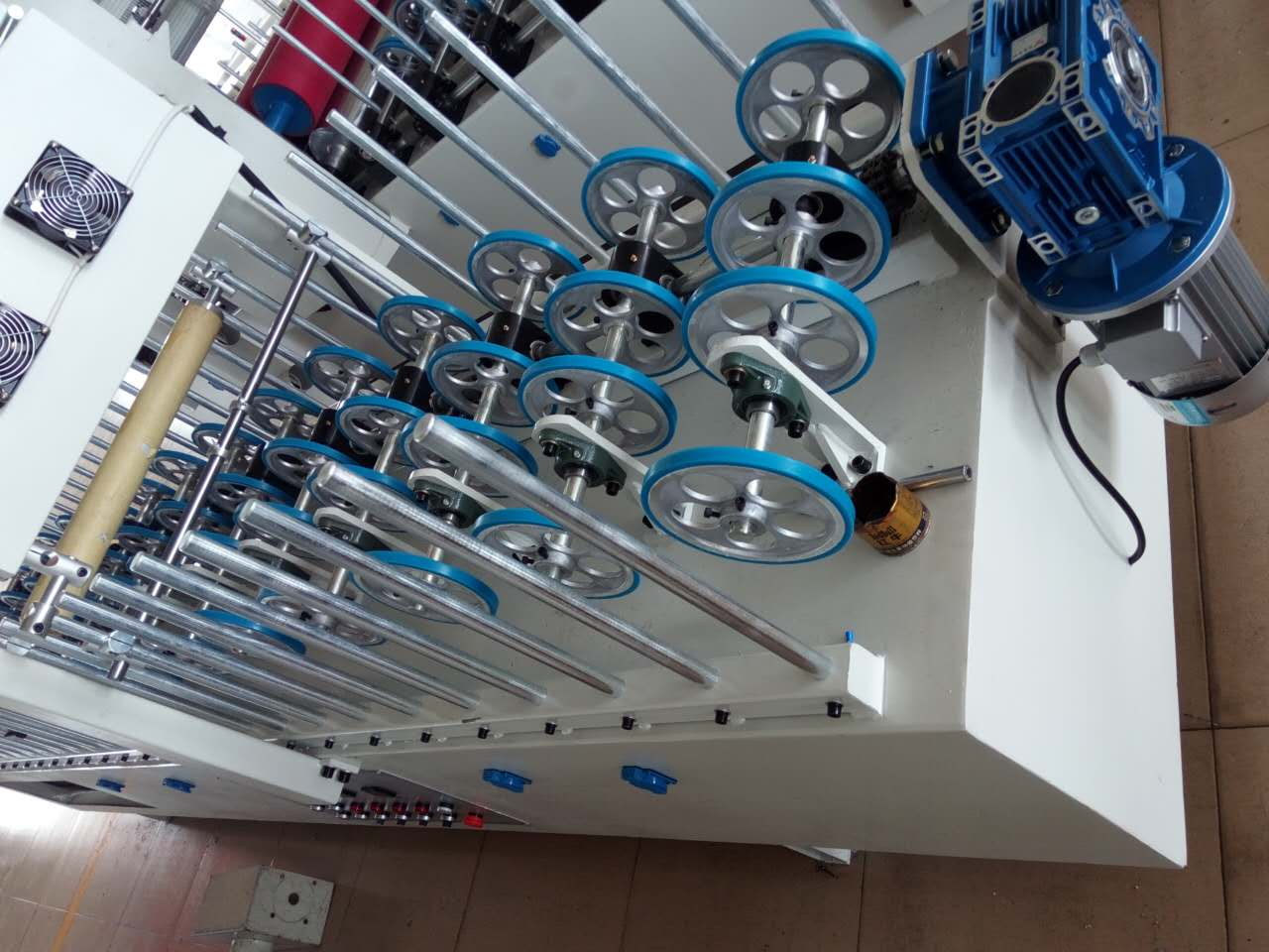 cold glue wrapping machine