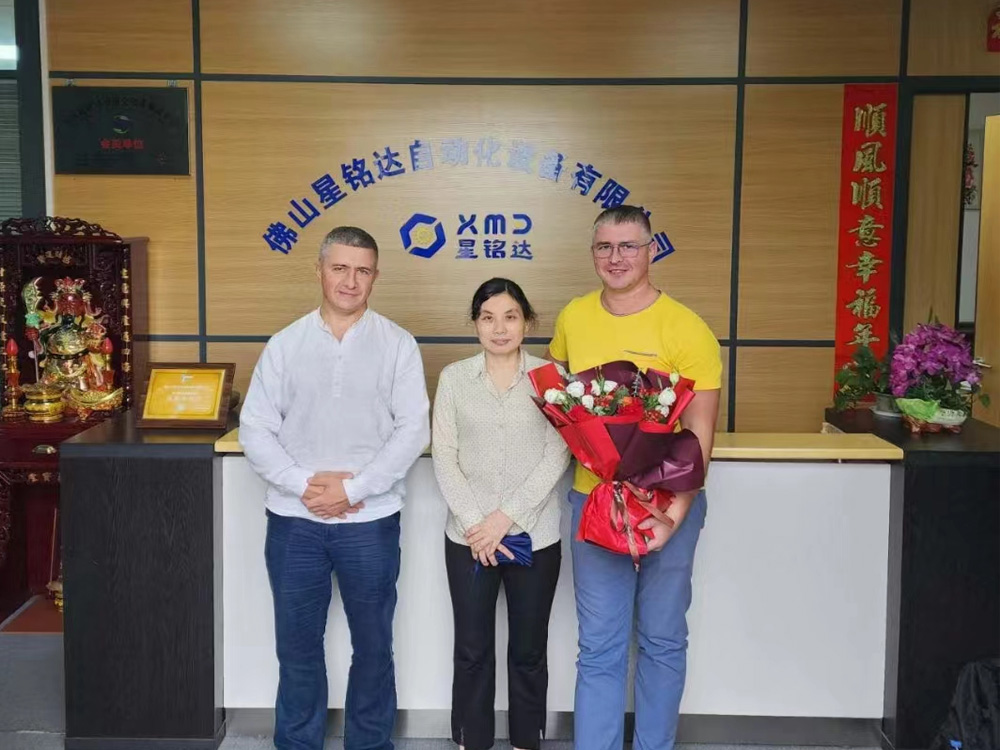 Russian customers come to visit the factory