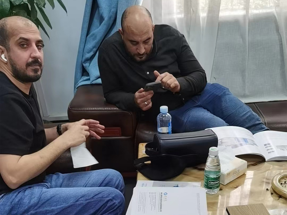 Saudi customers come to visit the factory