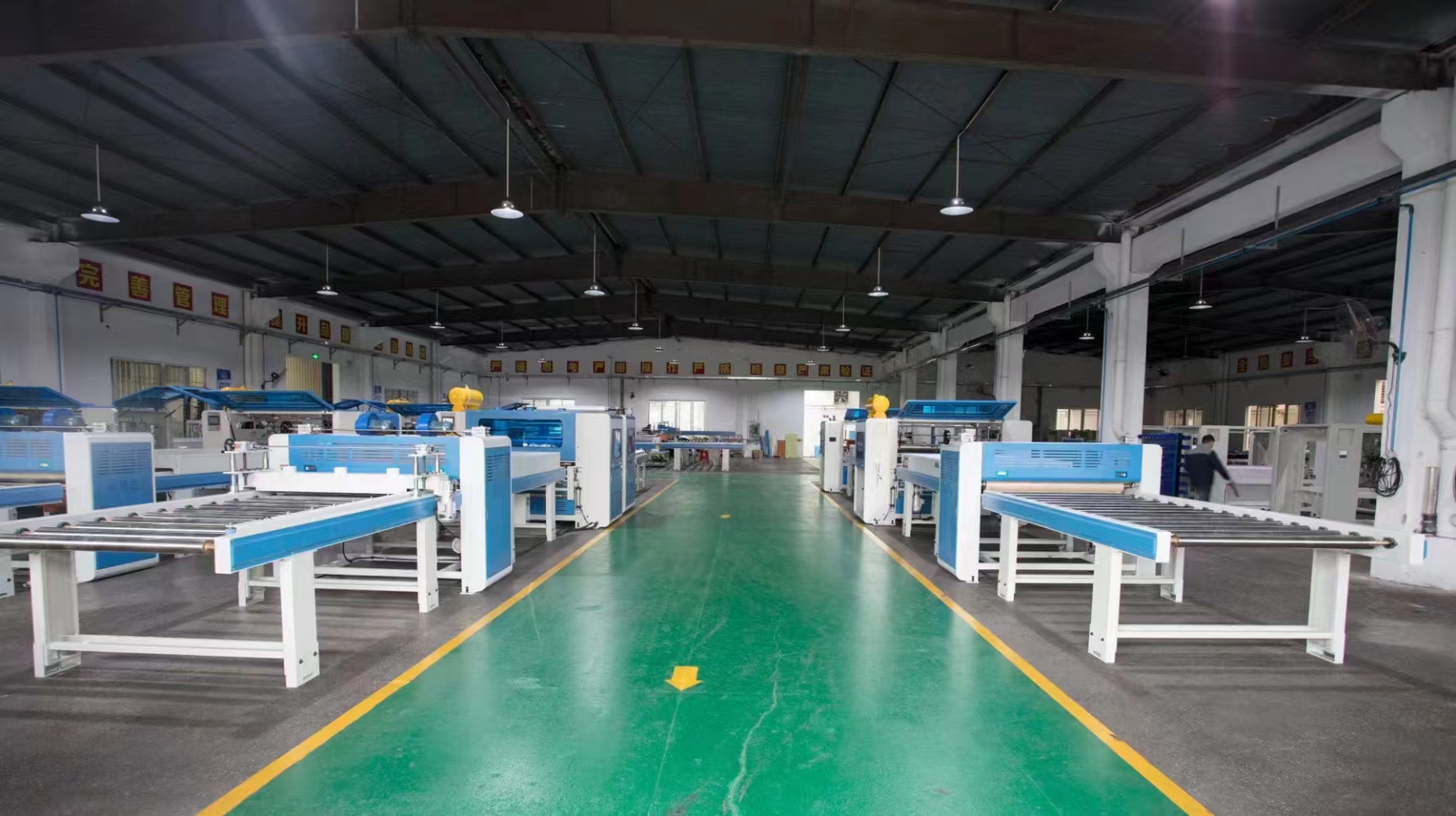 PUR panel wrapping machine