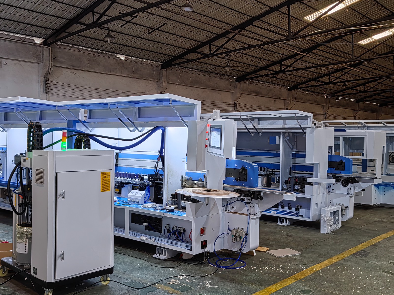 Automation Reduces Costs by 40%! Intelligent Flat Pasting Machine: The Secret to Increasing Efficiency for Russian Customers