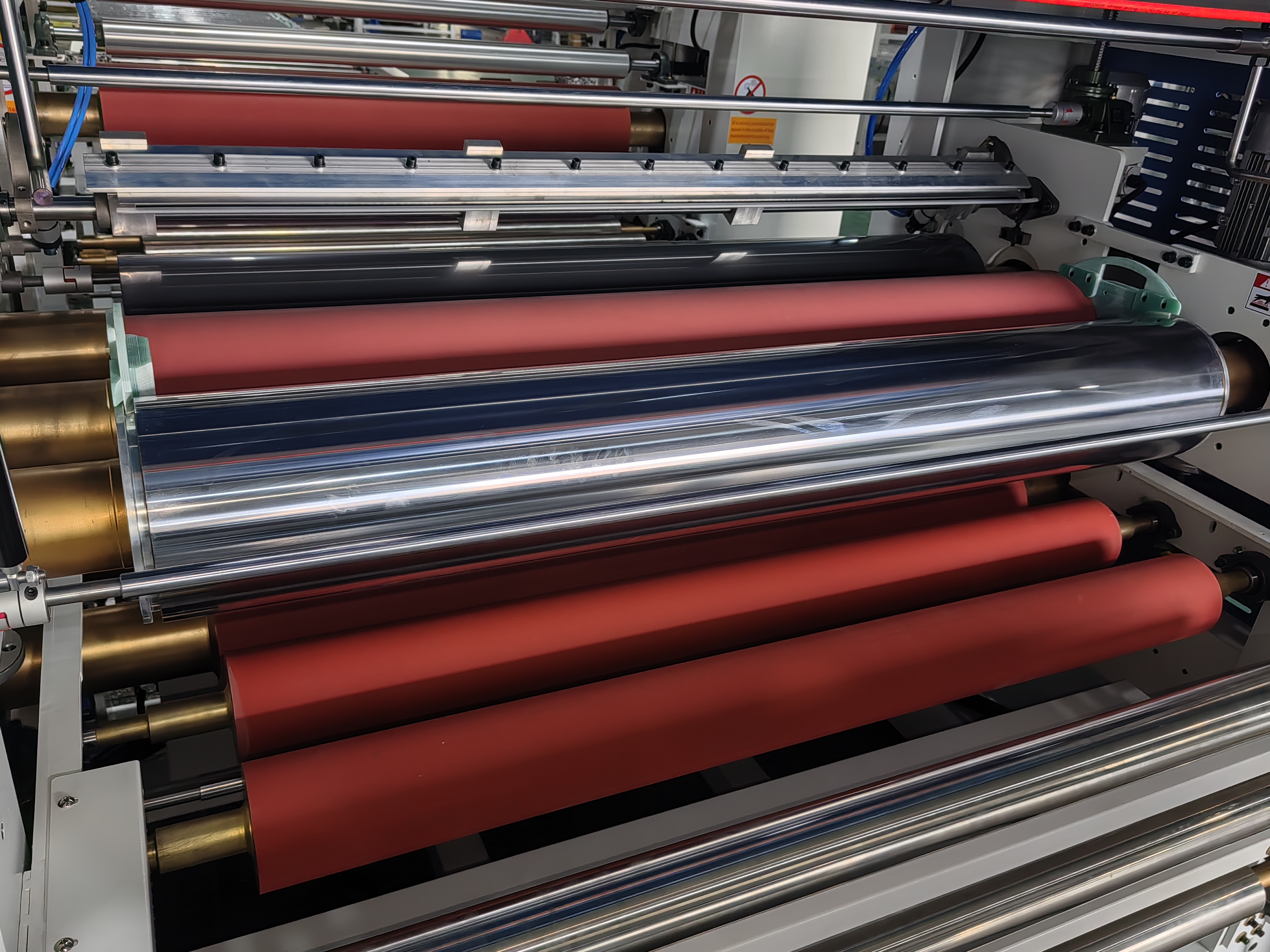 Why did your lamination machine’s gluing roller suddenly stopped?
