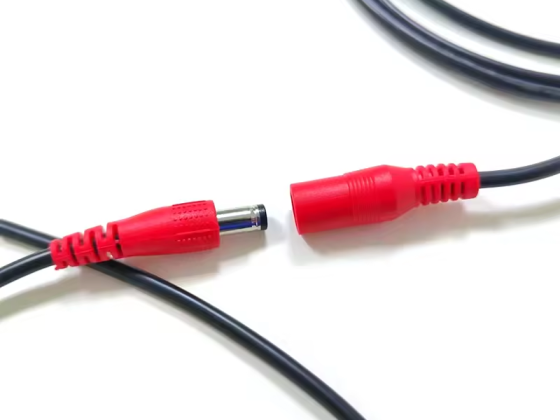 カスタマイズされたユニバーサル 5.5mm x 2.1mm DC ケーブルアセンブリ