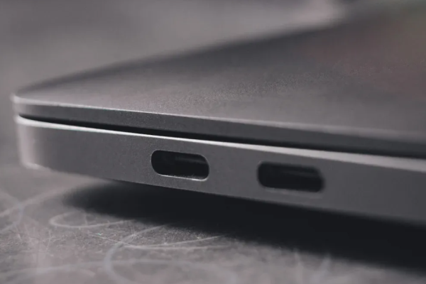 ¿Cómo es un cable USB C?