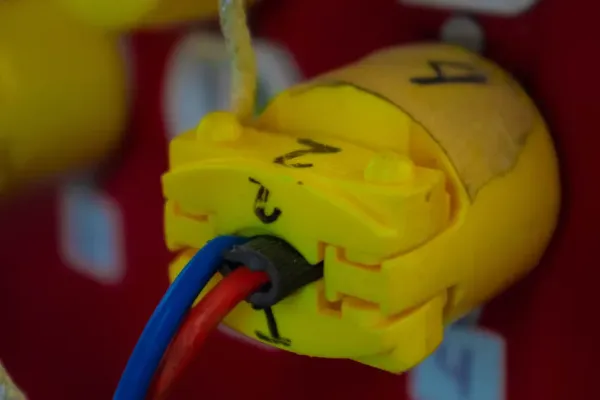 ¿Te preocupan los riesgos de sobrecalentamiento y fugas? ¿Cuáles son los 3 trucos para proteger tus cables de alimentación de CA?