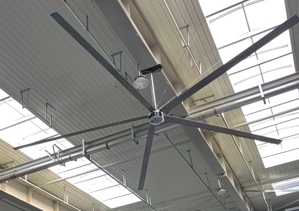 Industrial Energy-Saving Large Ceiling Fan for factory warehouses personnel cooling.