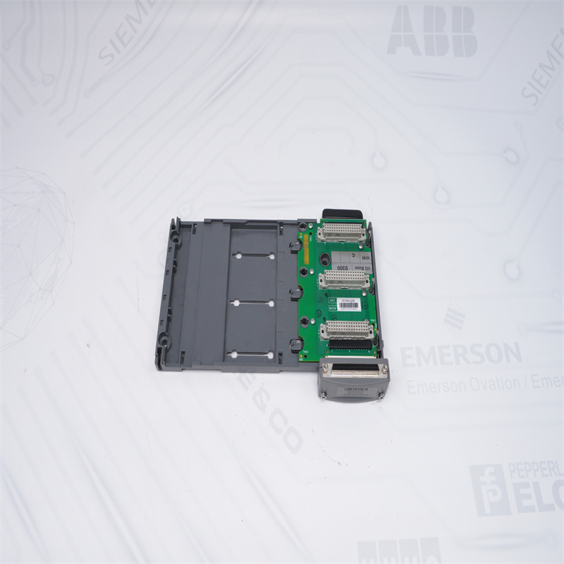 Backplane de entrada e saída triplex T9300 ICS
