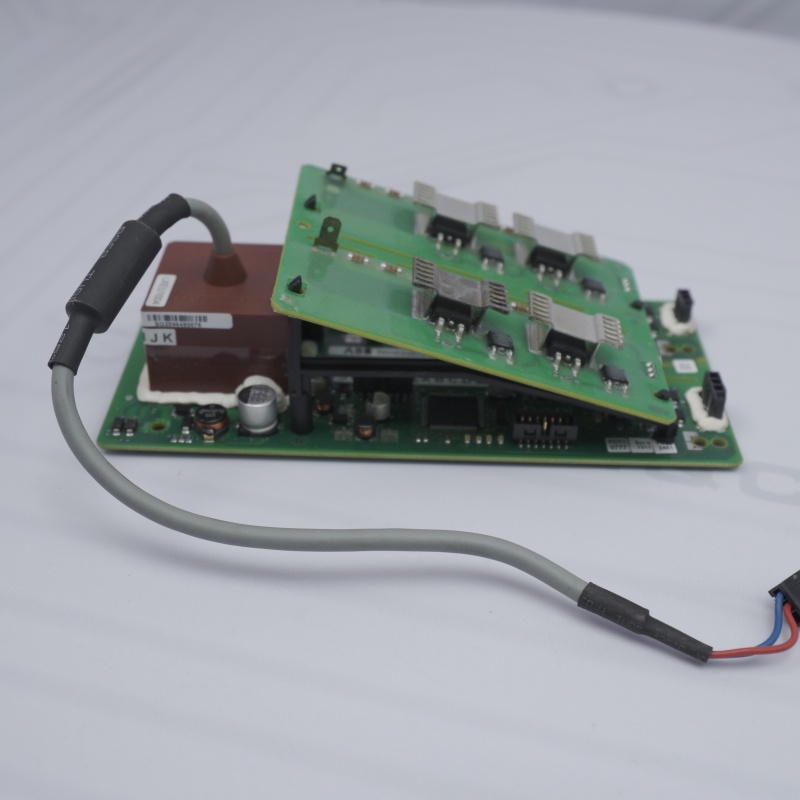 ABB 3BHE028761R2001 GDC806A2001 İşlemci Modülü